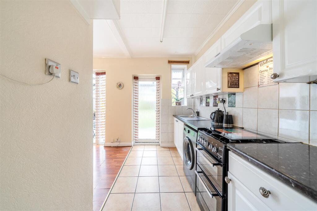 Tudor Court South, Wembley photo 4
