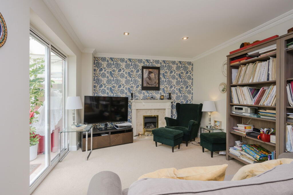 House in Leatherhead - View 5