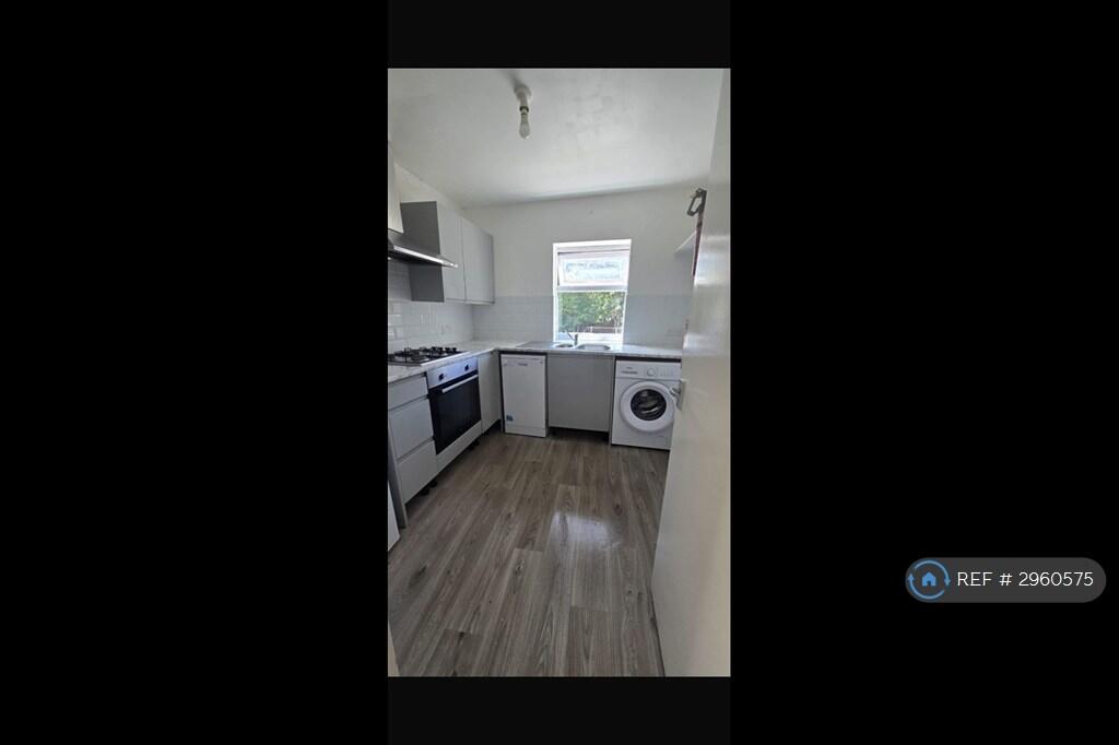 Apartment in London, Seven Sisters, West Green - View 2