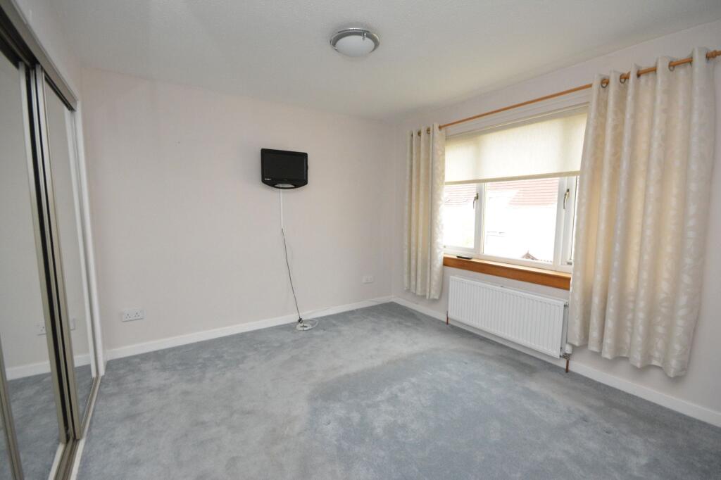 House in Grangemouth, Falkirk - More