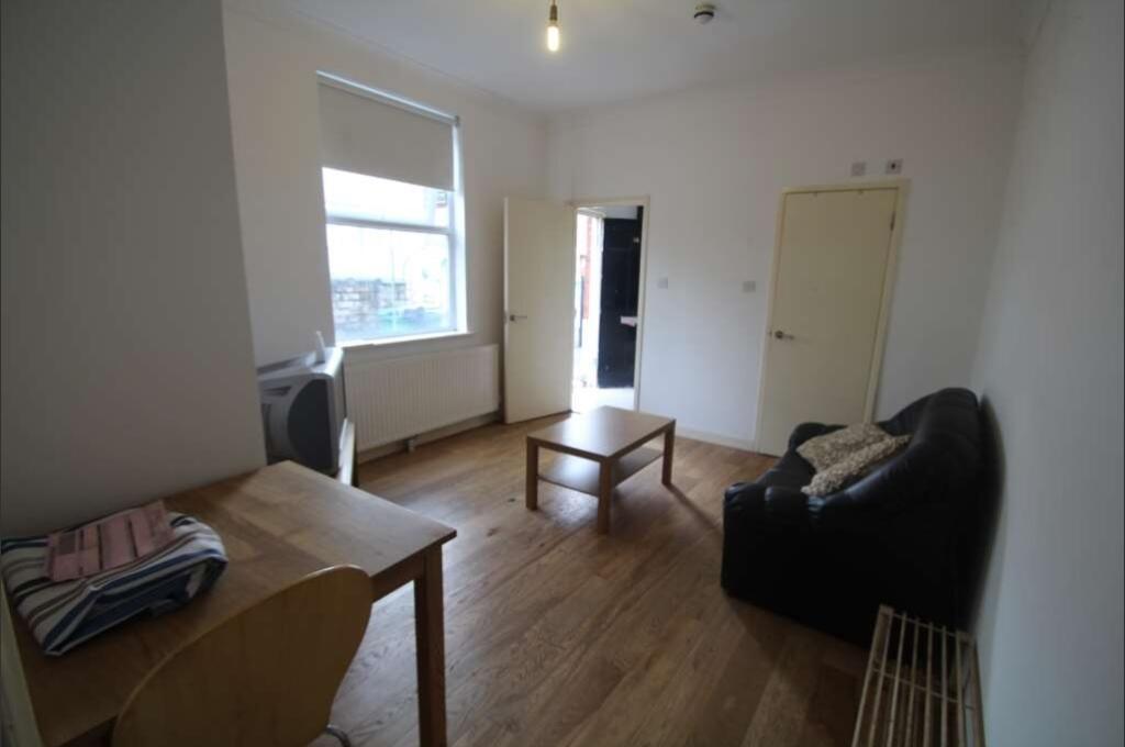 Main image of property: Flat 1a 2 Arthur Avenue - Copy, Lenton, East Midlands, NG7