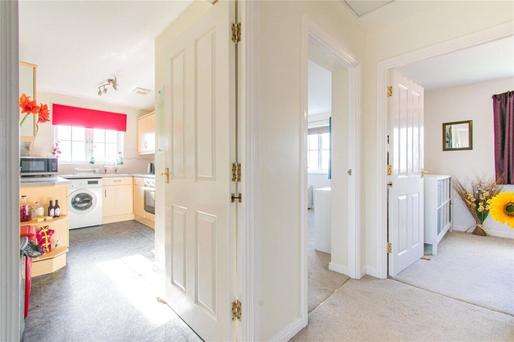 Battalion Way, Thatcham, RG19 photo 4