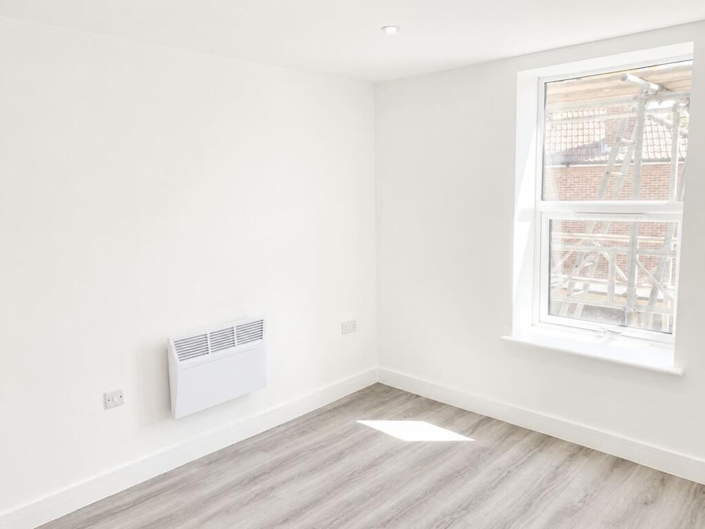 Apartment in Southampton - View 5