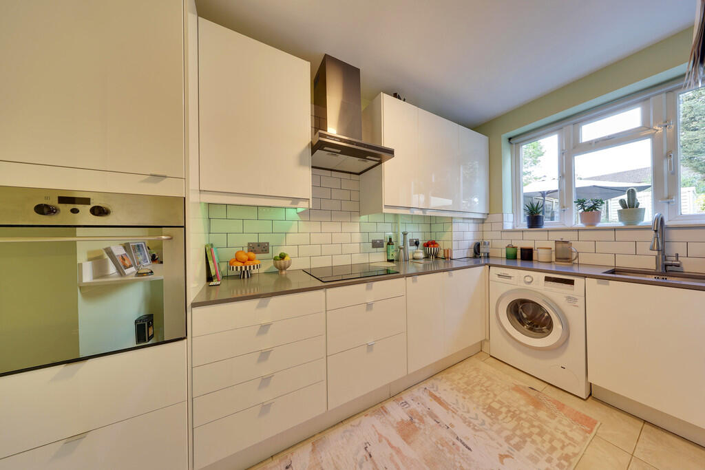 Apartment in Orpington, Scadbury, St Paul's Cray - View 3
