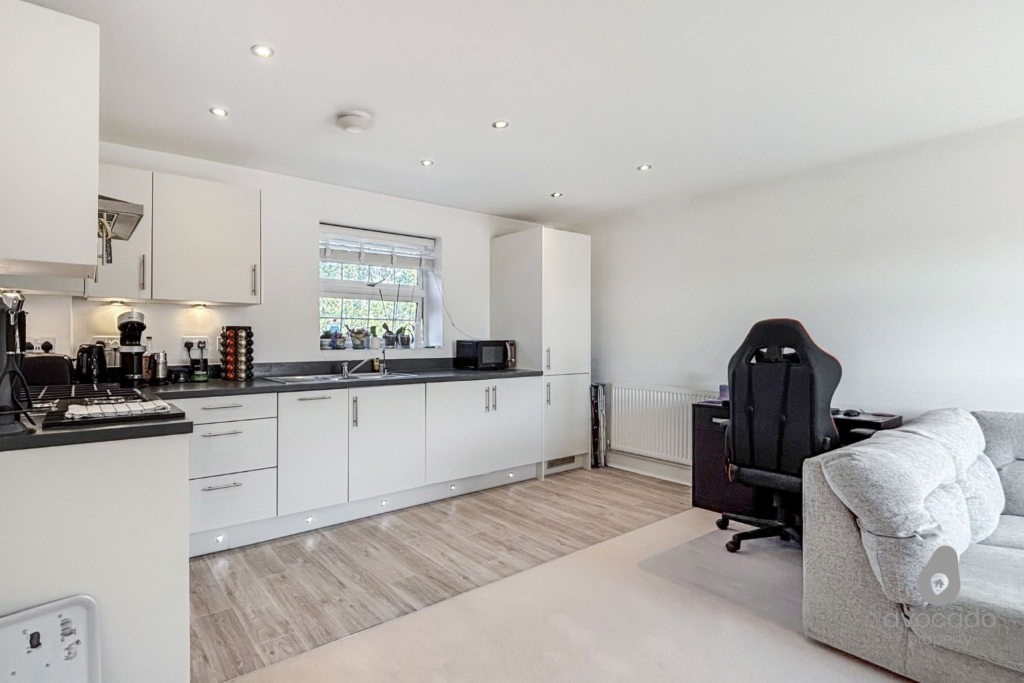 Apartment in Three Mile Cross, Mereoak Park, Shinfield - View 4