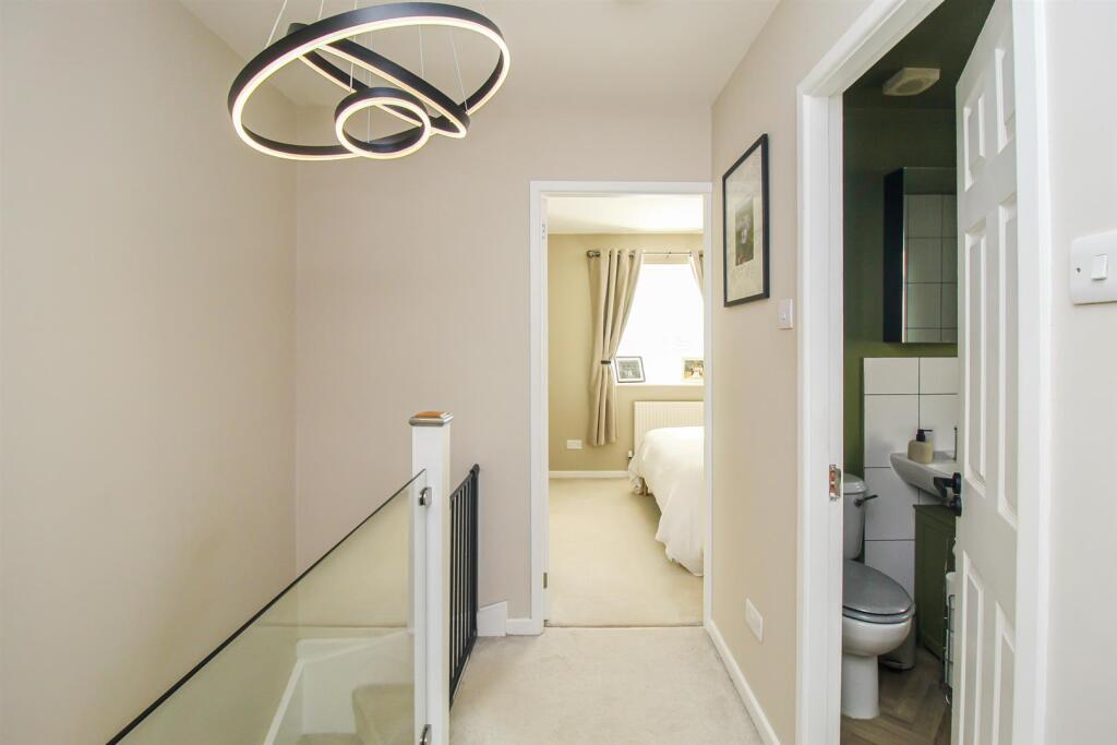 House in Wakefield, Lupset - More