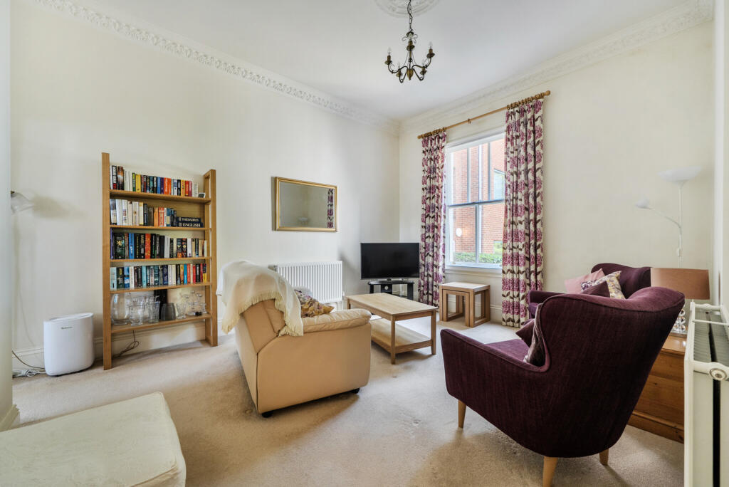 Apartment in Reading - View 5