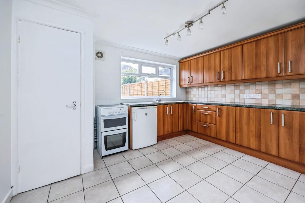 Gardendale Avenue, Clifton, Nottingham, NG11 - View 4