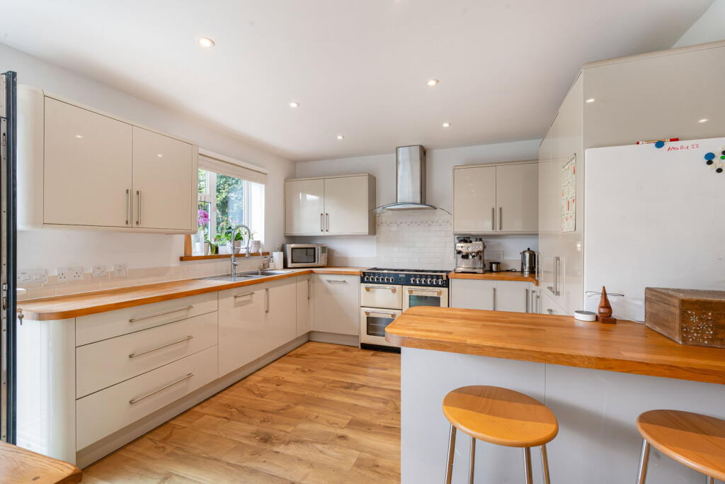 Sweetwater Lane, Shamley Green, Guildford, GU5 0UP photo 3