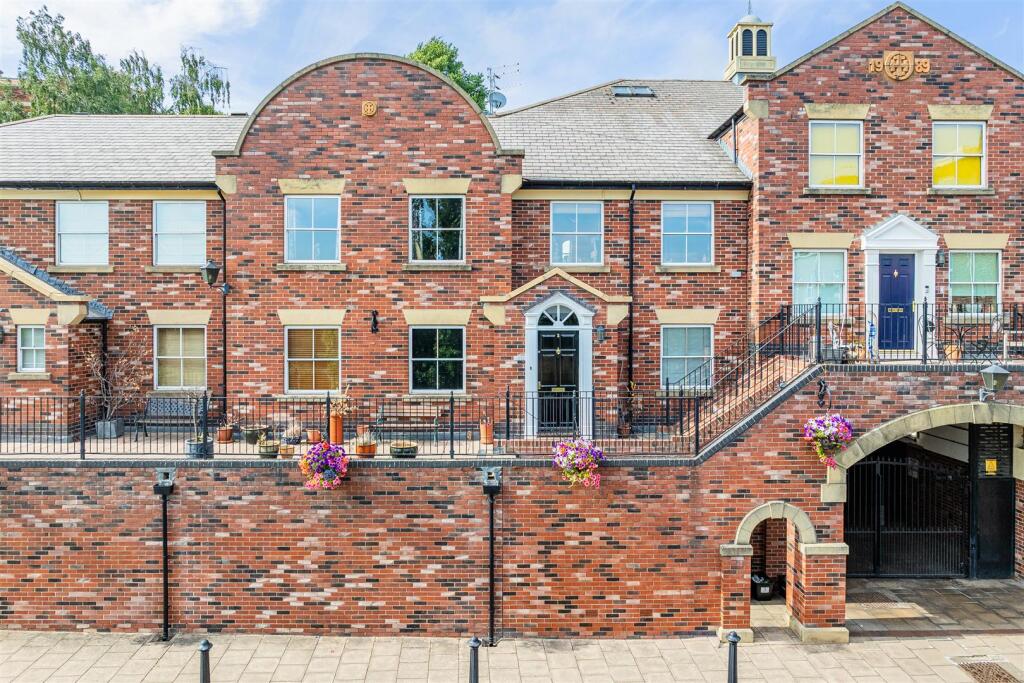 Main image of property: 2 Bishopstone Mansions, Town Walls, Shrewsbury, SY1 1UE