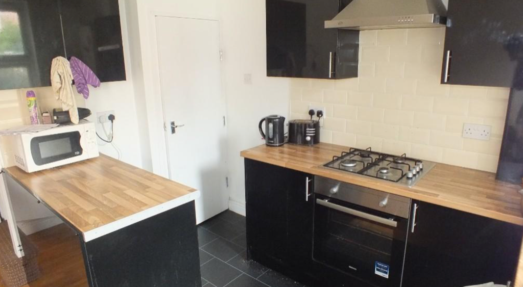 6 bedroom house for rent