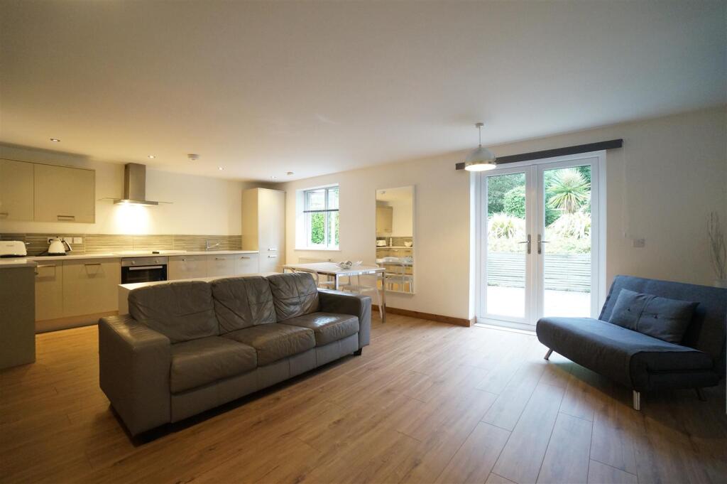 Apartment in Bangor, Glanadda - View 2