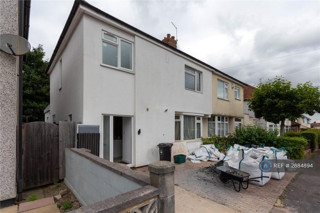 6 bedroom semi-detached house for rent