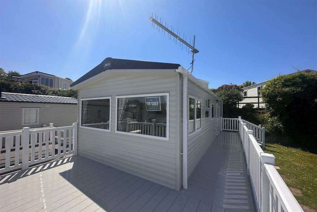 2-bed caravan on Priests Way, Swanage, £67,495