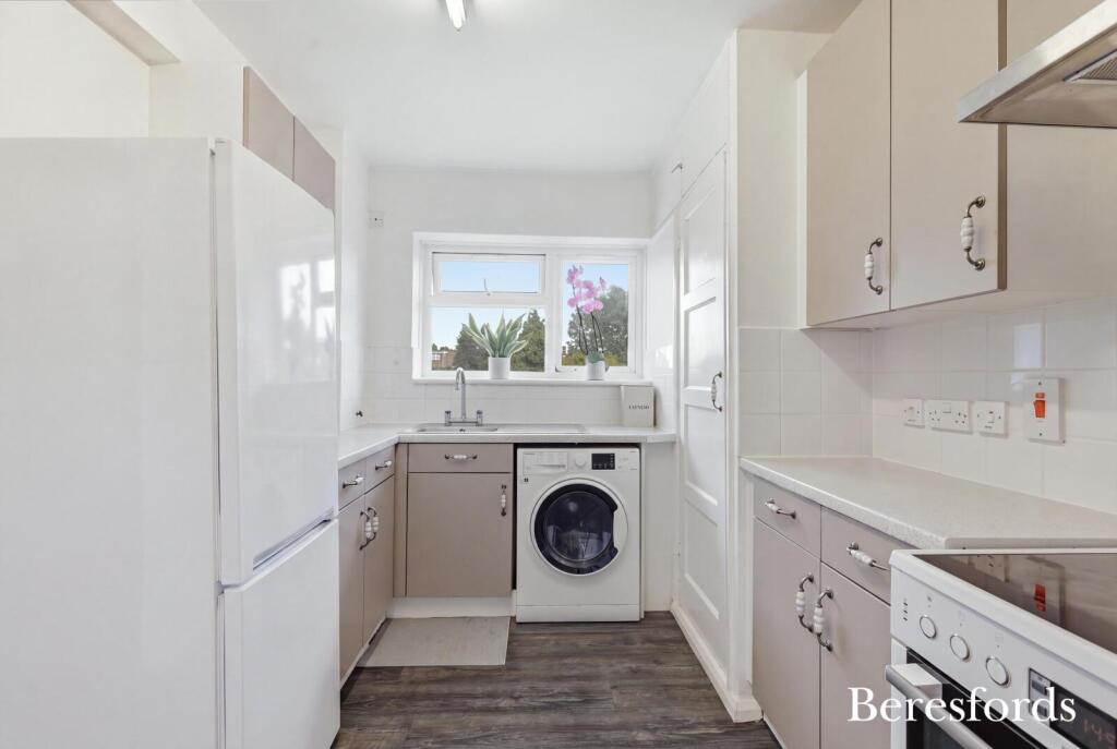 Apartment in Romford - View 3