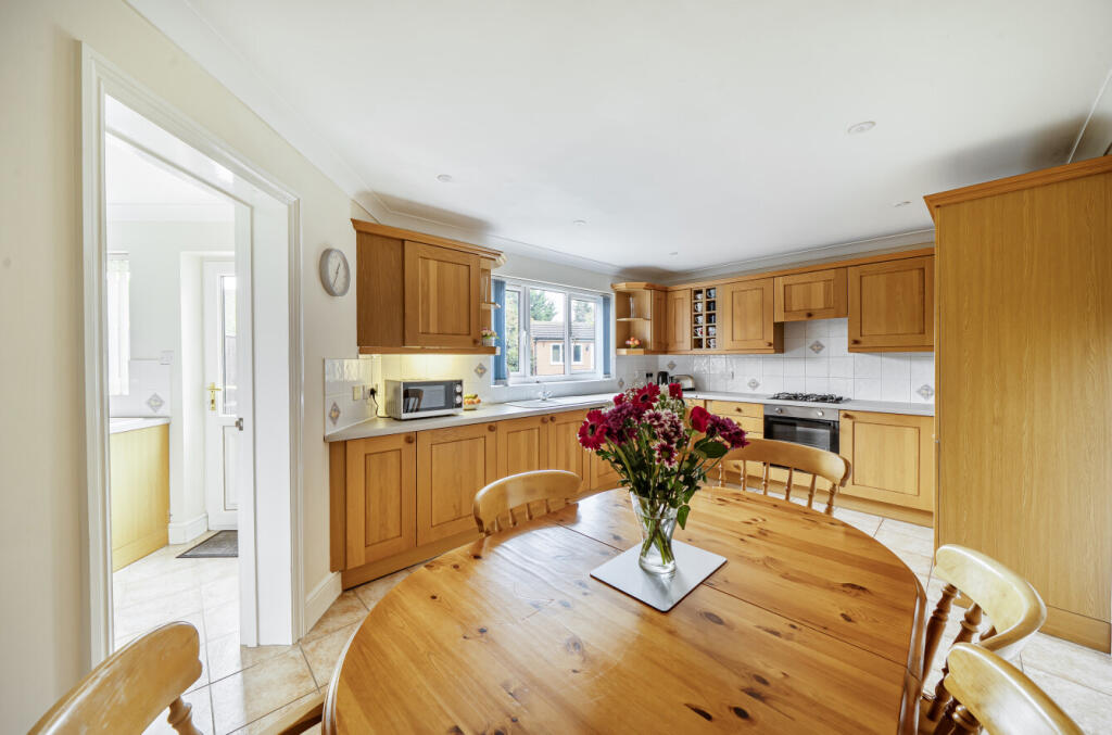 Calcot Close, Headington, Oxford photo 3
