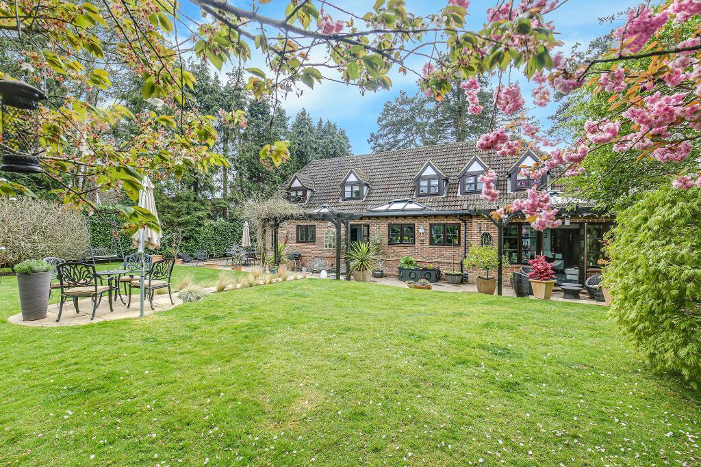 Homefield Road, Warlingham, Surrey, CR6 9HQ photo 2