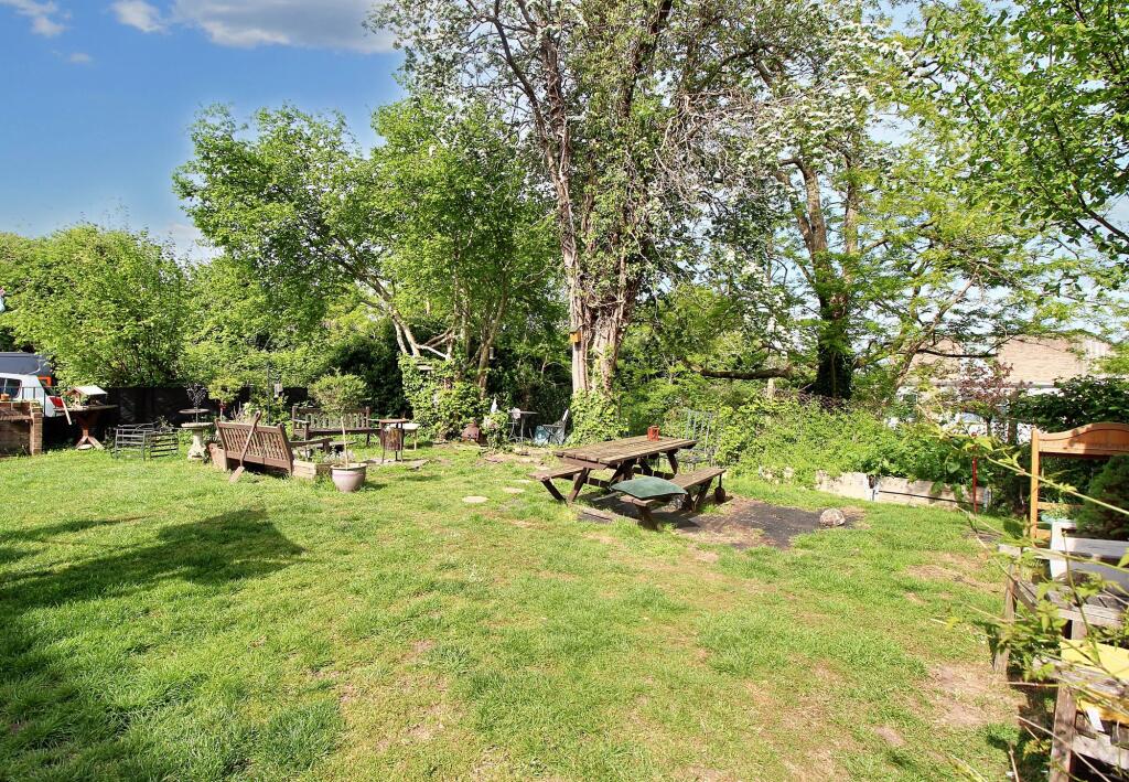 Eastbury Close, Thornbury, BS35 photo 2