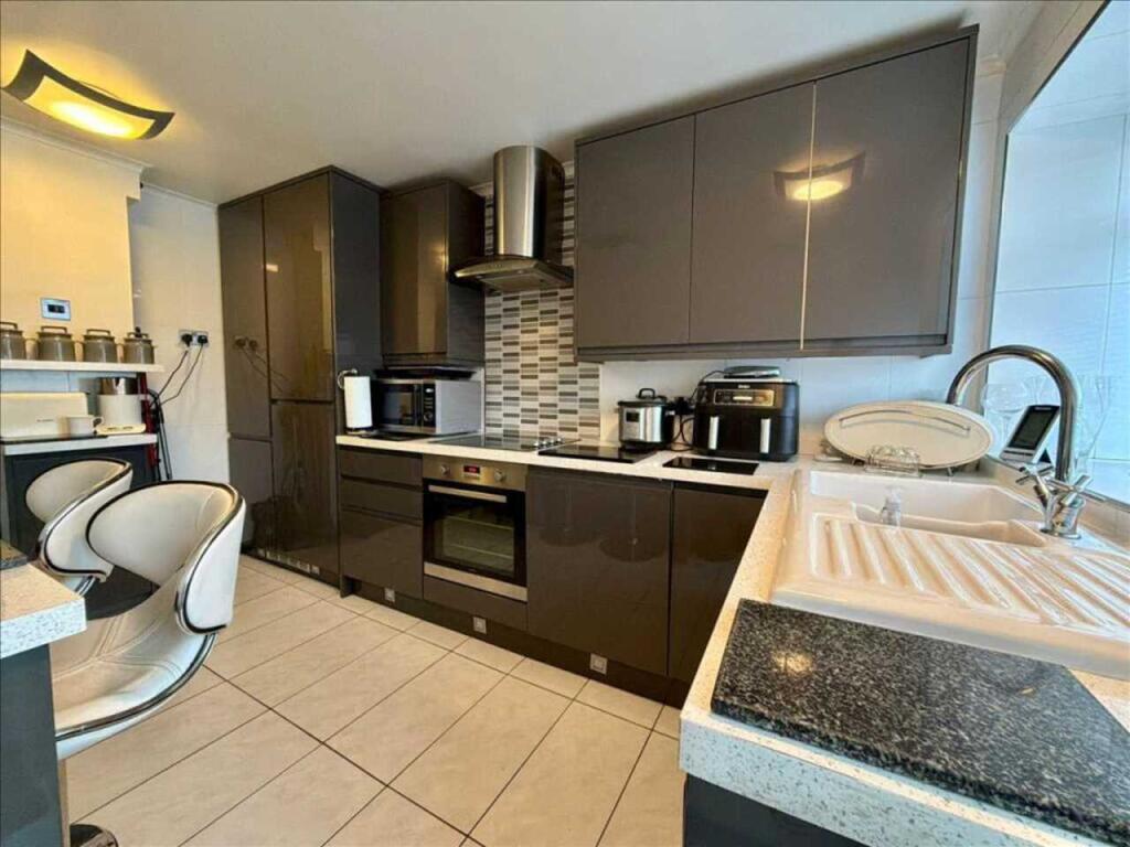 Main image of property: Brithweunydd Rd, Tonypandy