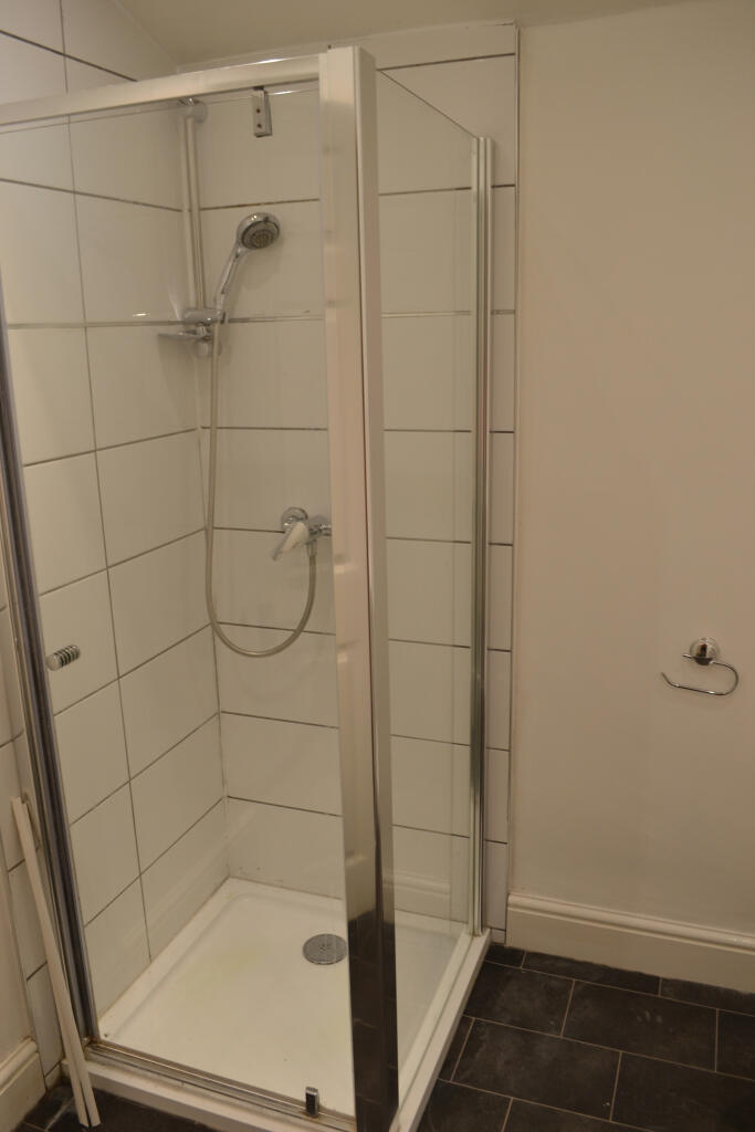 6 bedroom terraced house for rent