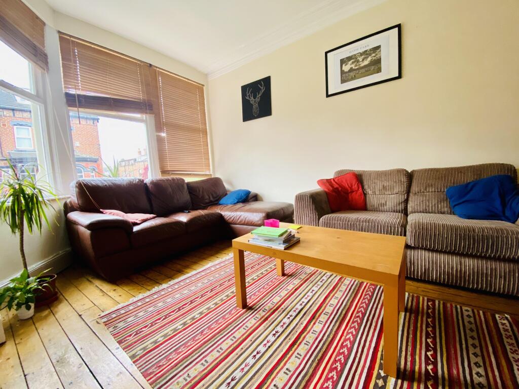 House in Leeds, West Yorkshire - View 5