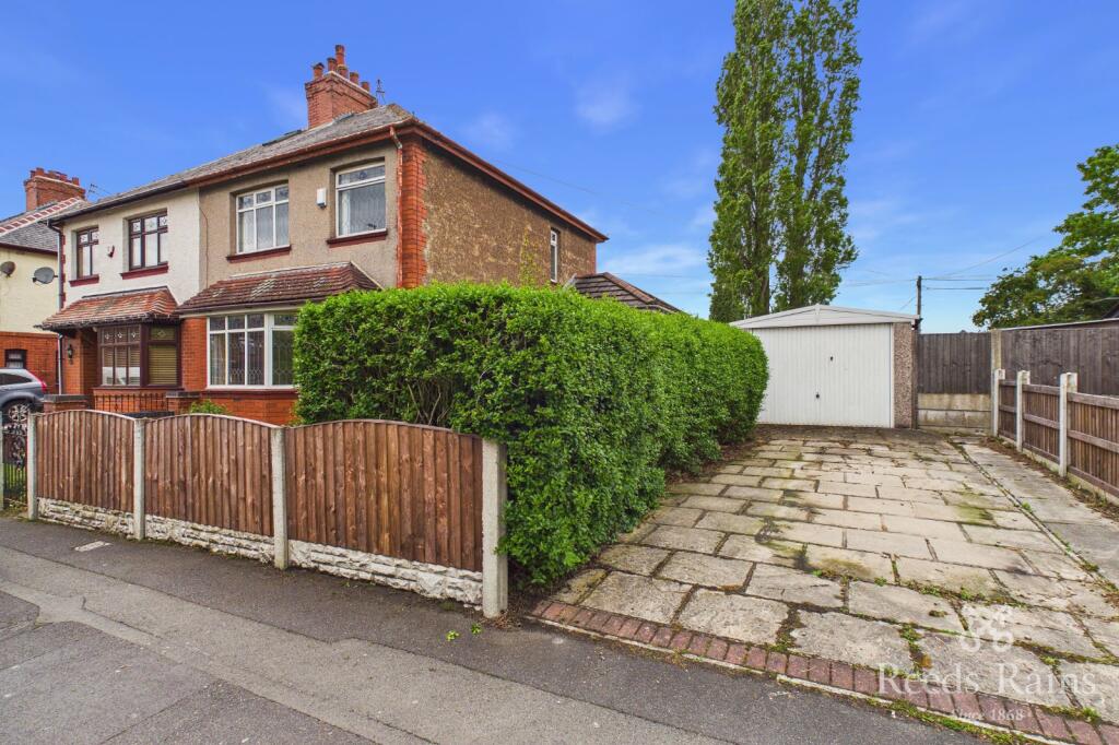 Main image of property: Dewsnap Lane, Dukinfield, Greater Manchester, SK16
