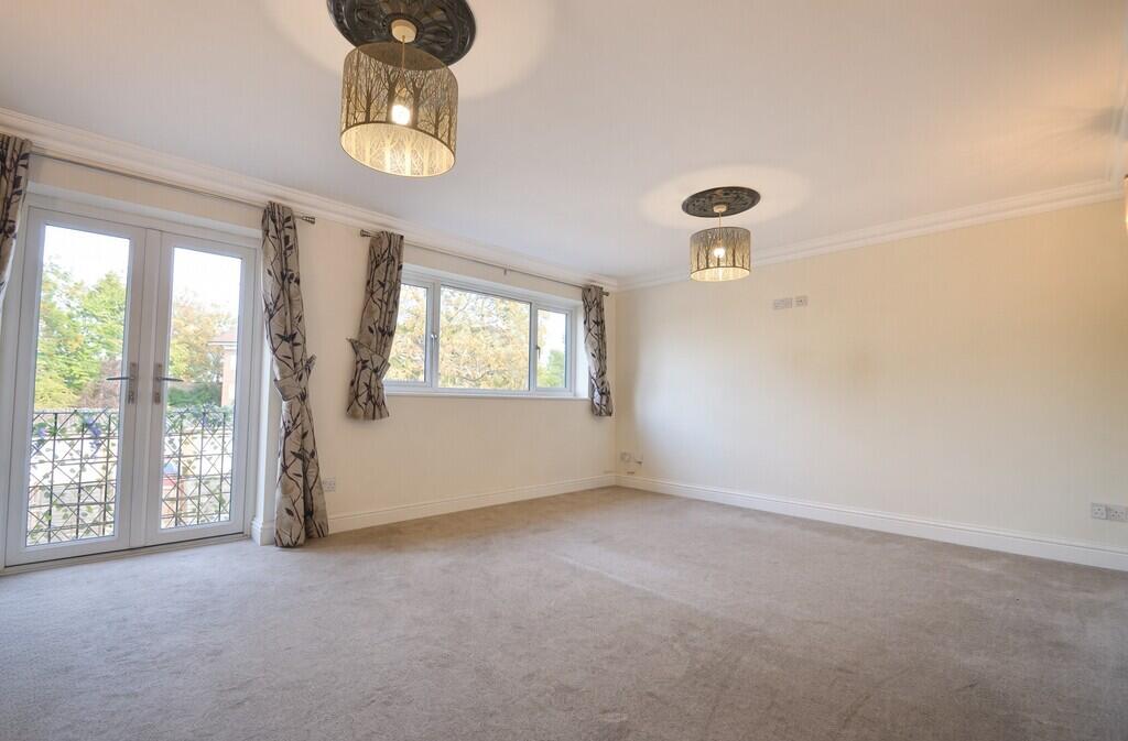 Apartment in Spelthorne, Surrey - View 5
