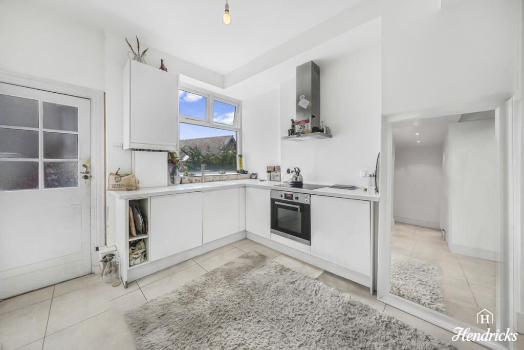 Apartment in Southend-on-Sea - View 5