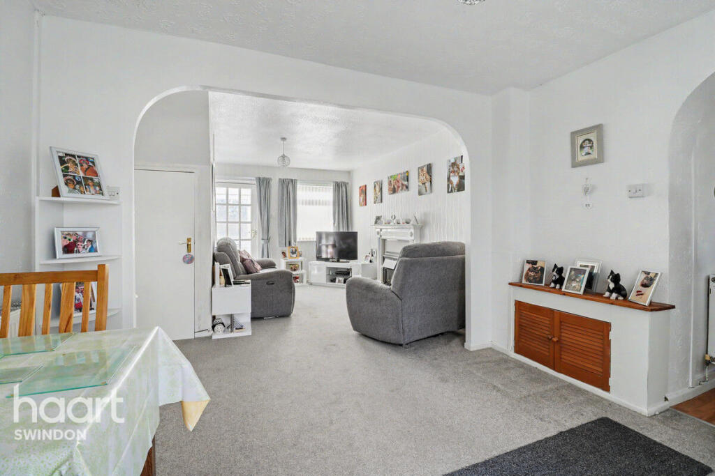 Colchester Close, Swindon photo 3