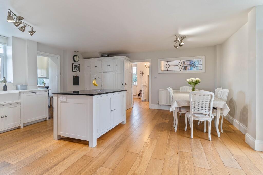 House in Newport - More