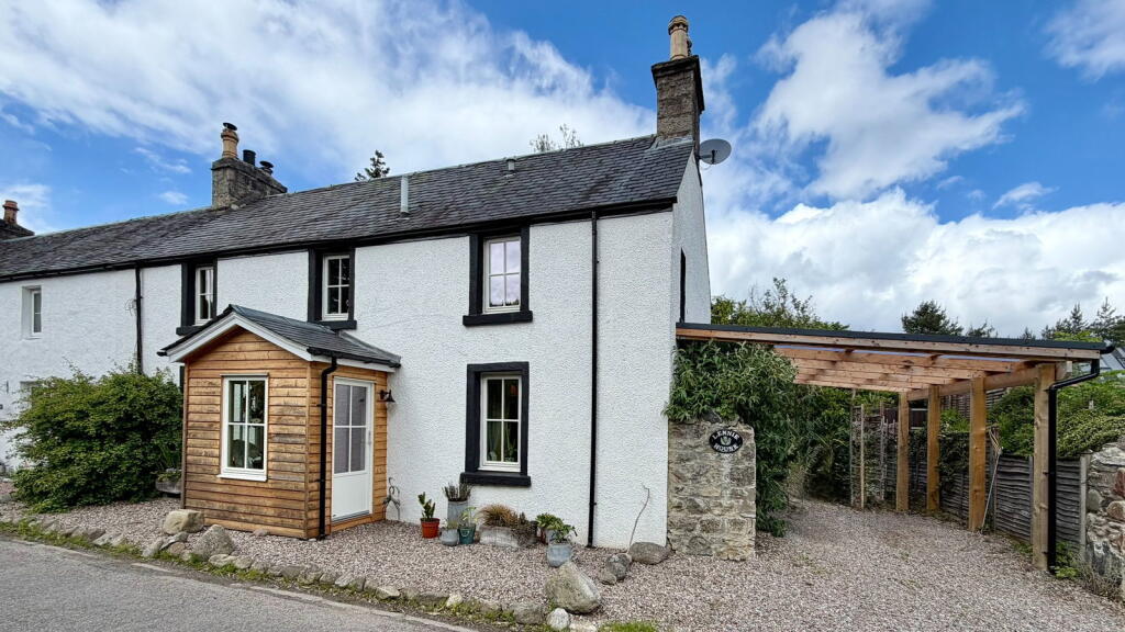 Main image of property: Lennie House, Lewiston, Drumnadrochit, Inverness, IV63 6UW