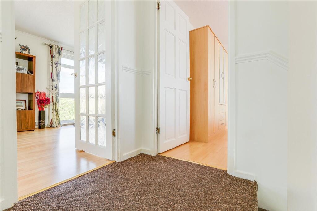 Balmoral Grove, Hucknall, NG15 photo 3