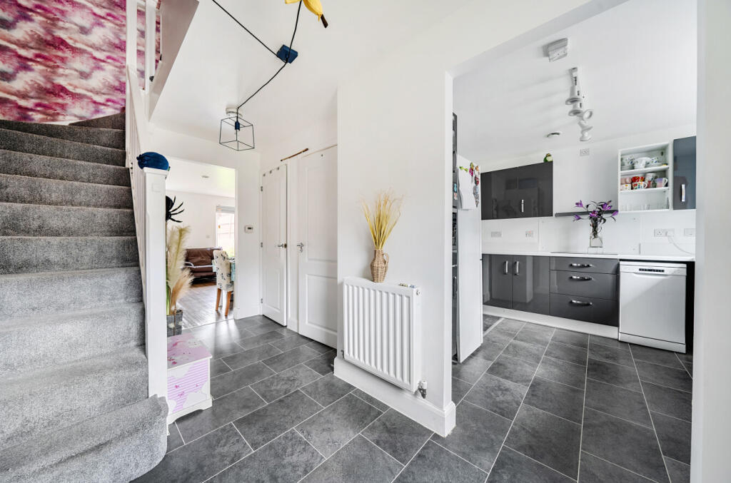 Rothschild Drive, Sarisbury Green, Southampton, Hampshire, SO31 photo 2