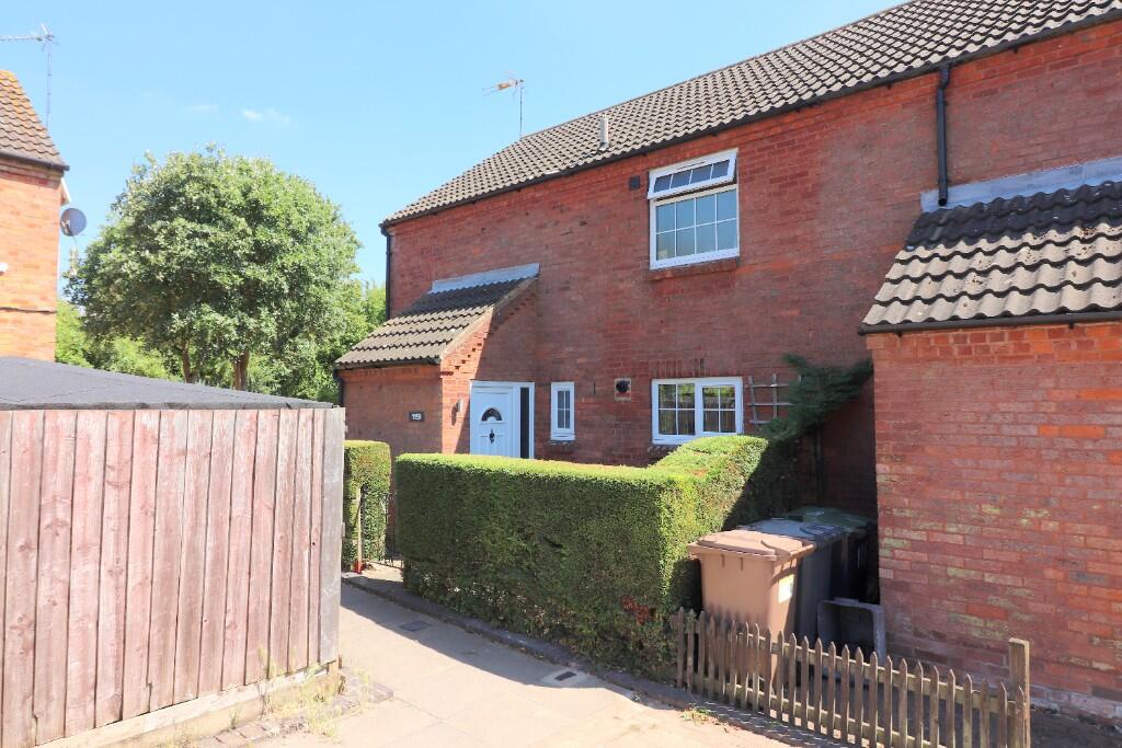 3-bed terraced on Links Way, Warden Hills, Luton, LU2 7HB, £350,000