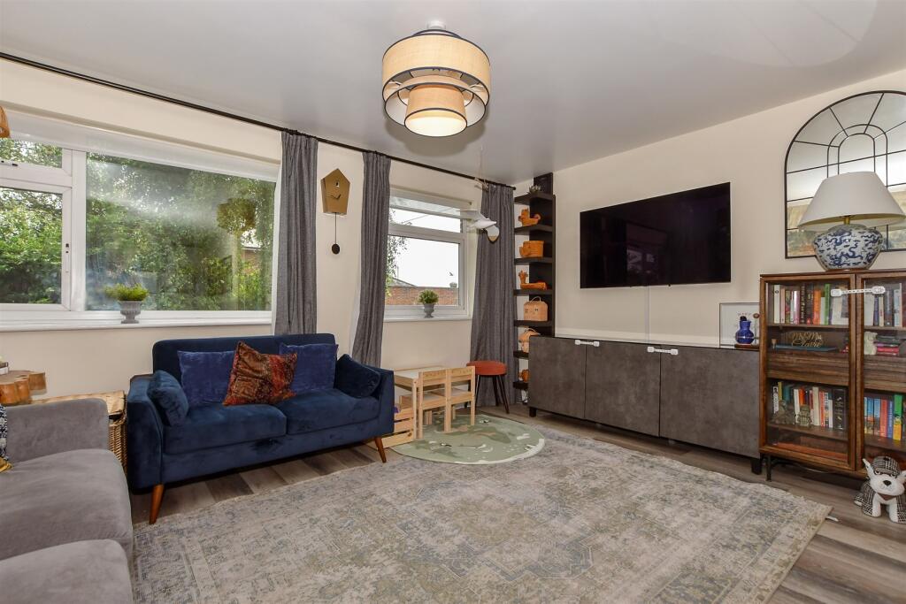 3-bed house on Victoria Street, Maidstone, Kent, £300,000