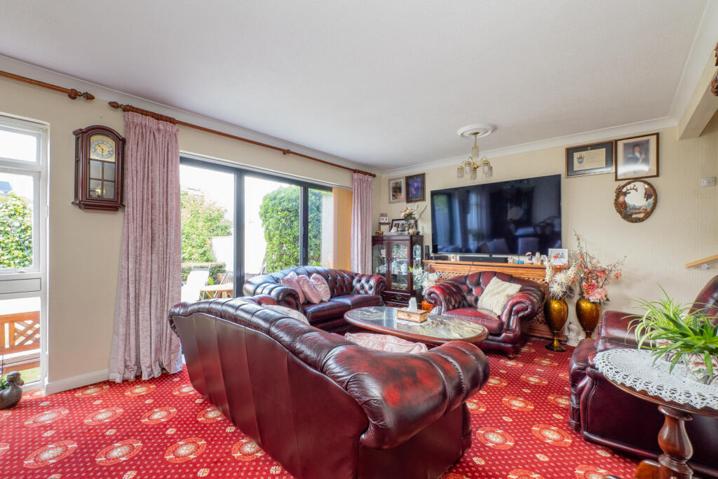 House in Sutton - View 5