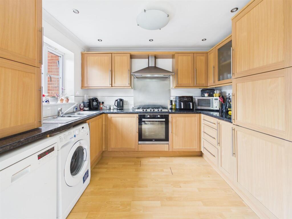 House in Gloucester - View 5