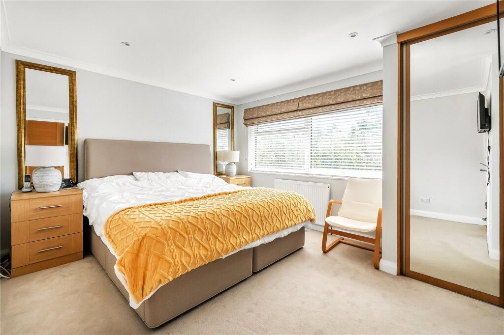 House in Reigate and Banstead, Reffles Bridge, Earlswood - View 3