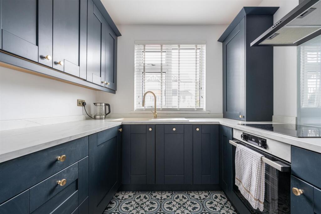 Westview Drive, Woodford Green - View 6