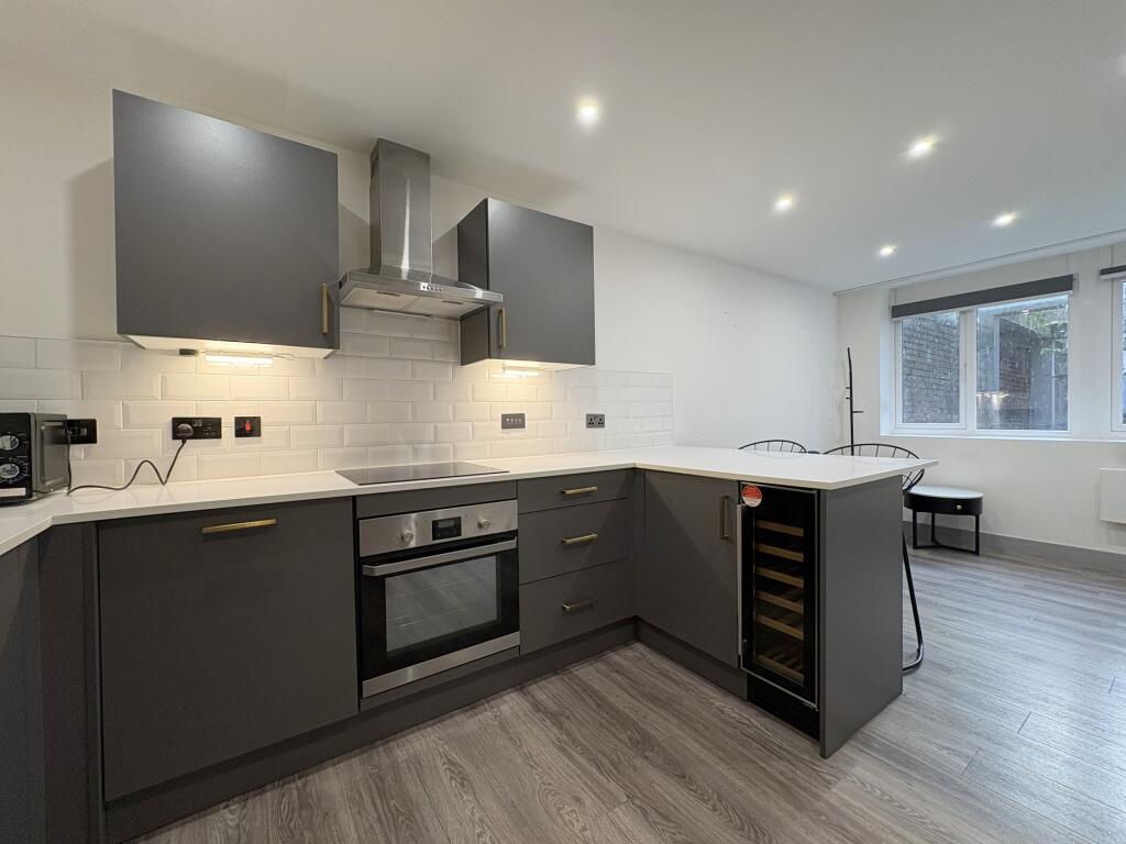 Apartment in Preston - View 5