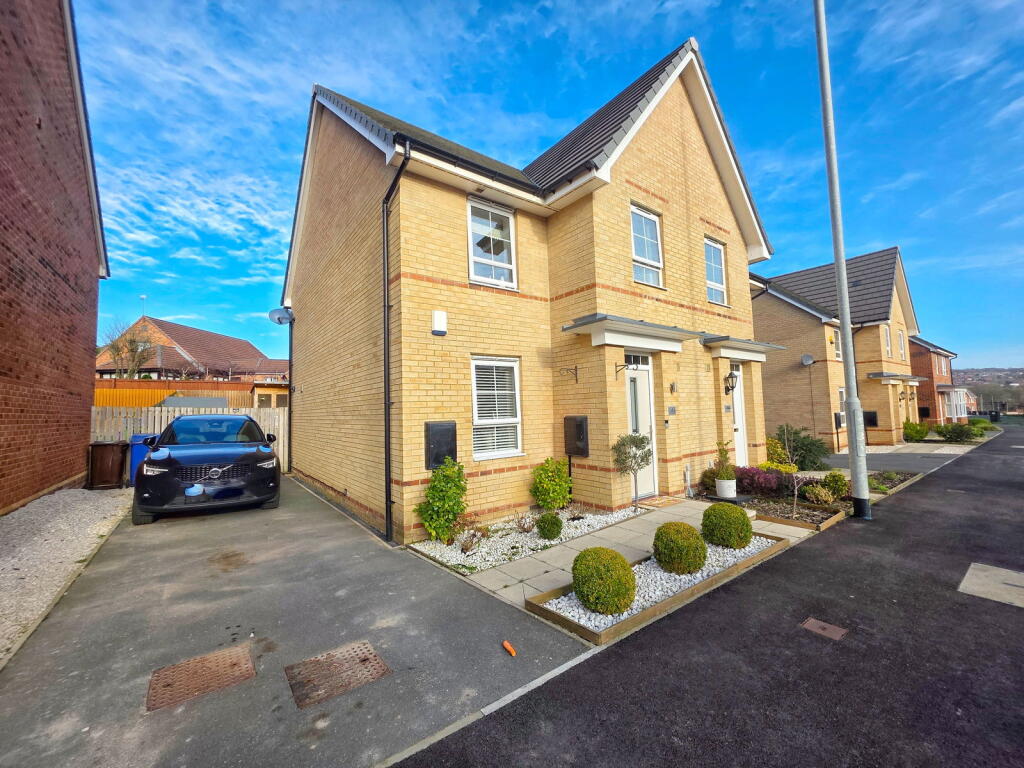3-bed semi-detached on Dearne Hall Lane, Barugh Green, Barnsley, S75 1FX, £240,000