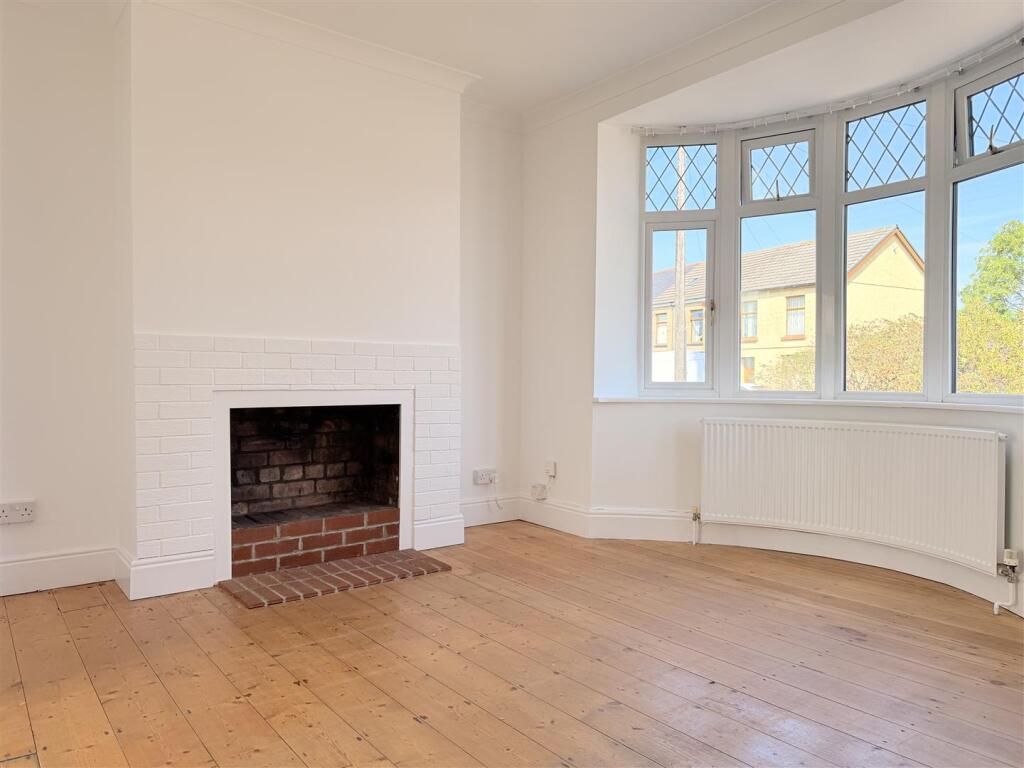 House in Dafen, Penceiliogi, Llanelli Rural - View 4