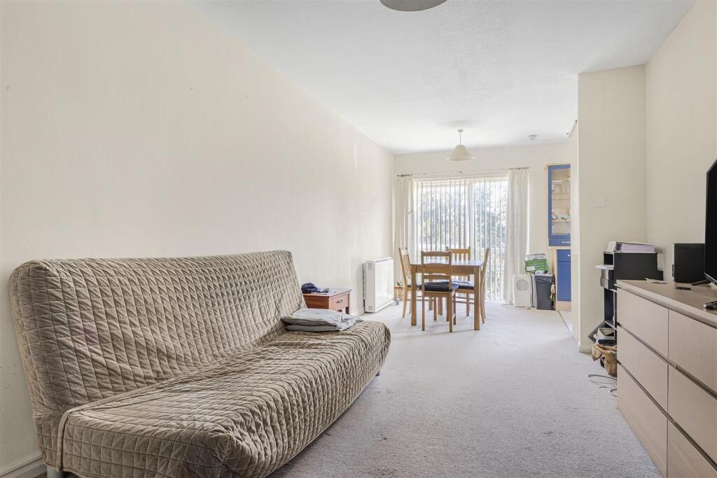 Apartment in Reading - View 2