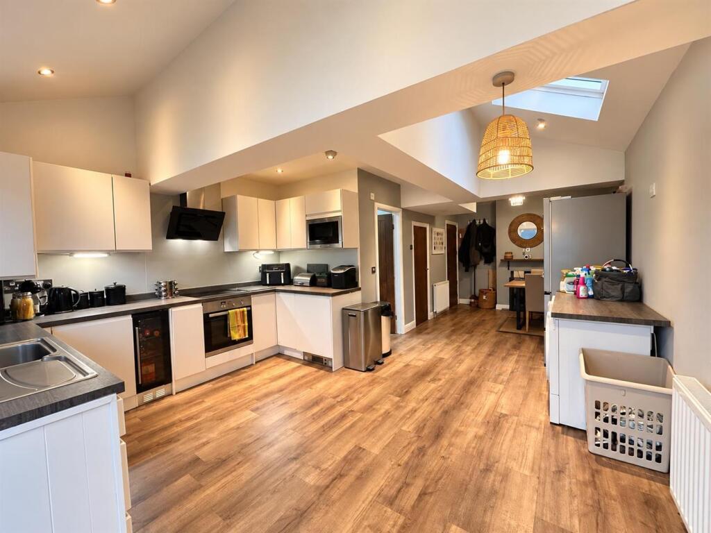 House in Halifax - View 2