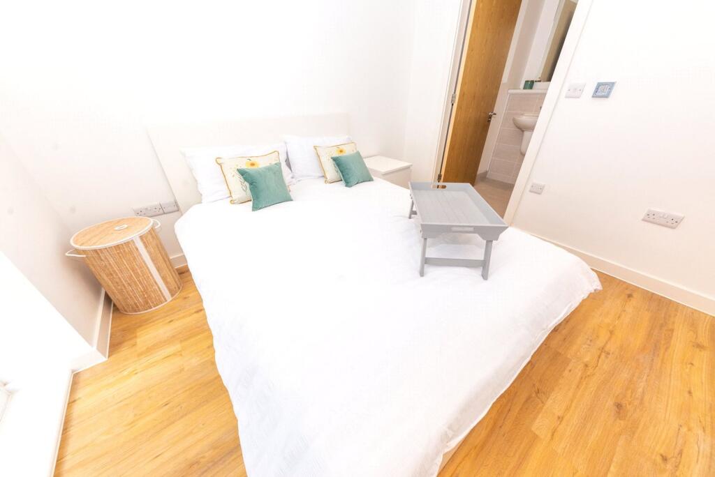 Apartment in Manchester - View 5