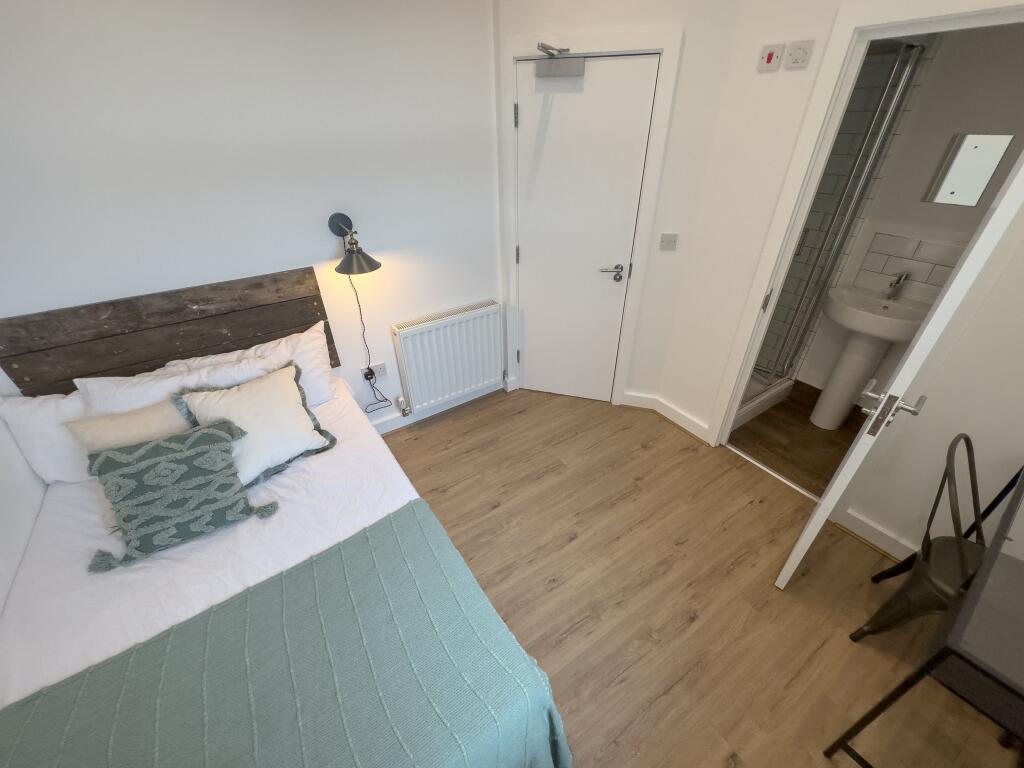 1 bedroom house share for rent