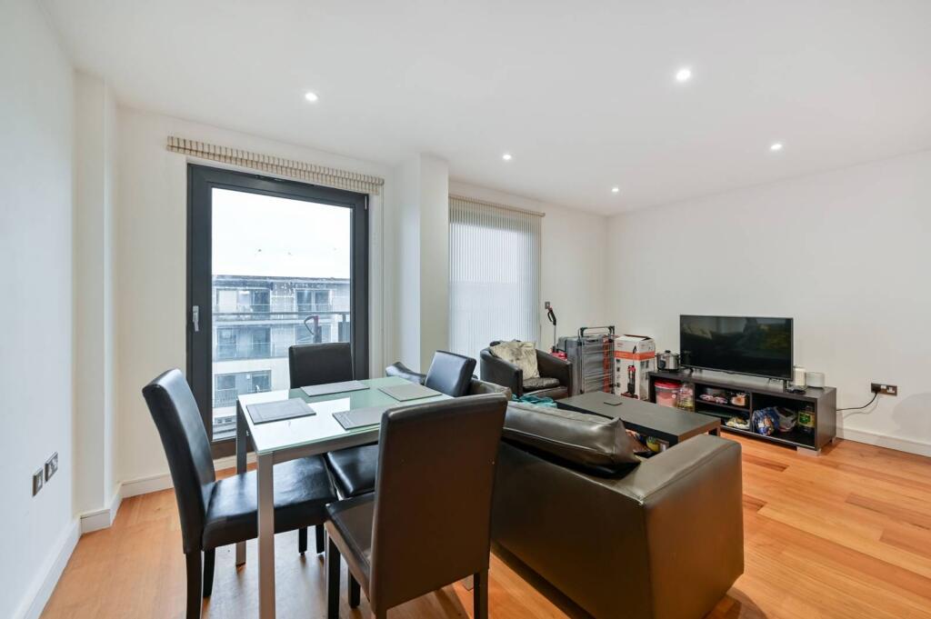 Main image of property: High Street, Slough, SL1