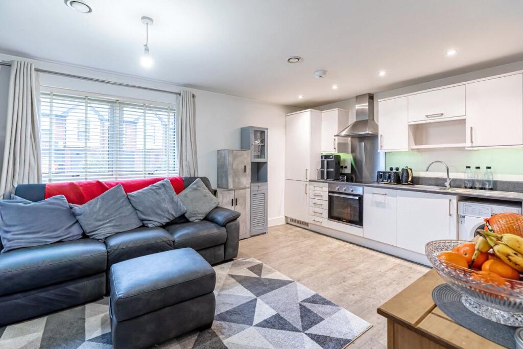 Main image of property: Francis Close, Thatcham, RG18