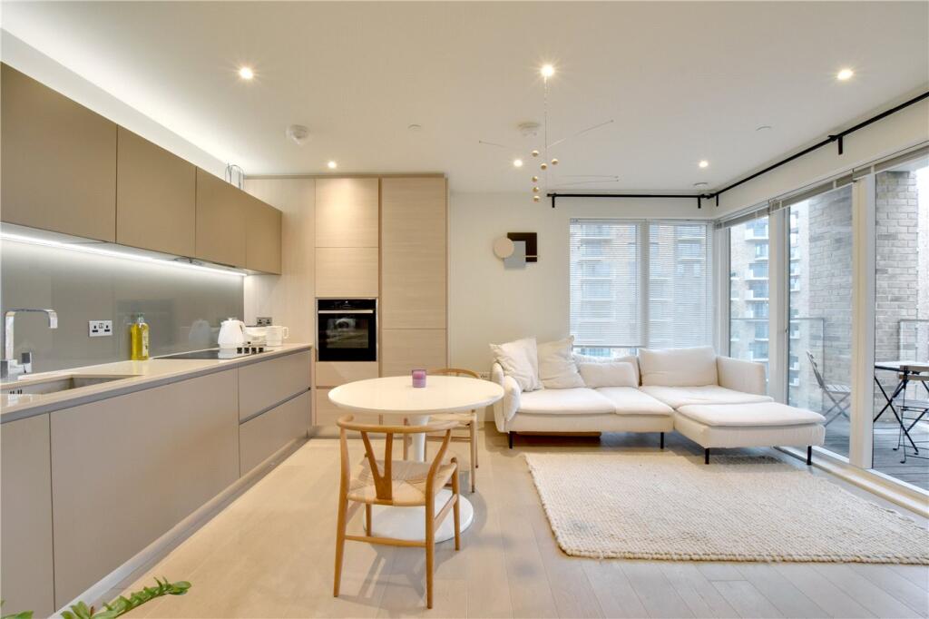 Pegler Square, Kidbrooke Village, London, SE3 photo 2
