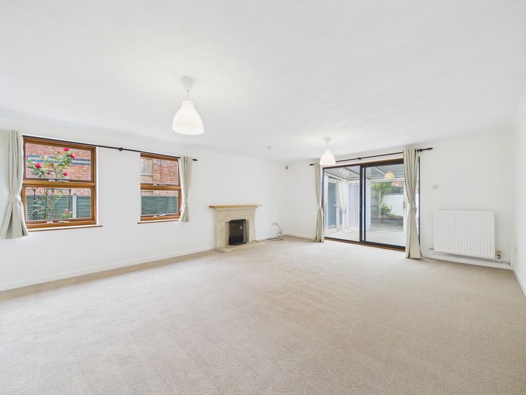 House in Gloucester - View 3